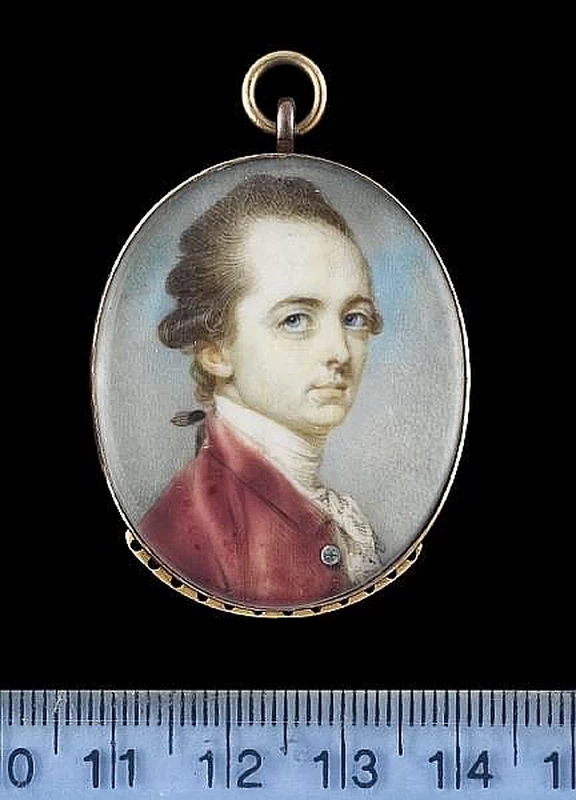 Ritratto di Gentiluomo, indossa cappotto color prugna con bottone d'argento, panciotto bianco